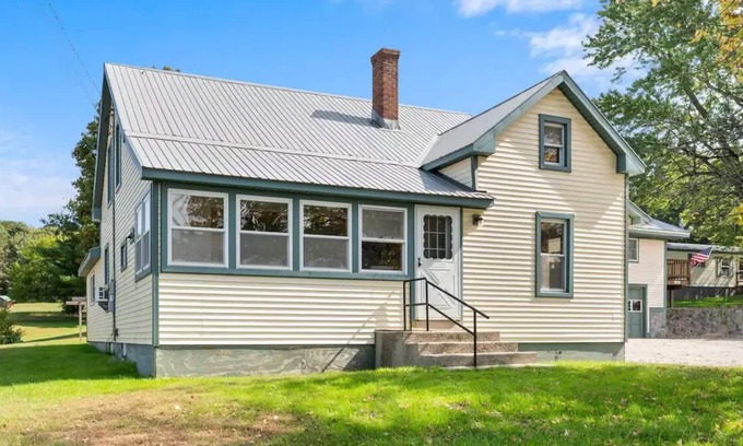 Brandon Other | Cozy 3 BR Farmhouse near quaint town of Brandon VT