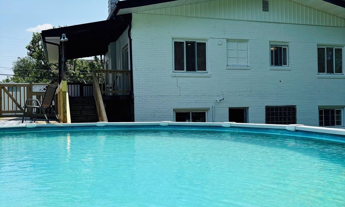 West Mifflin House | Cozy 3- BR house with pool and game room near Kennywood