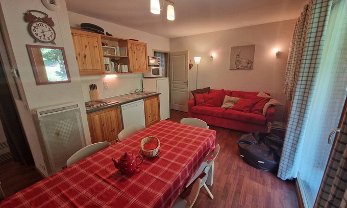Valfrejus Apartment | Cozy 3-Room Apt, Sleeps 6 - Near Ski Lift & Shops, Ground Floor