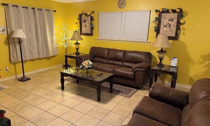 Brownsville House | Cozy 3BR-2BA Home – Quiet Neighborhood, Perfect for Work or Relaxationn