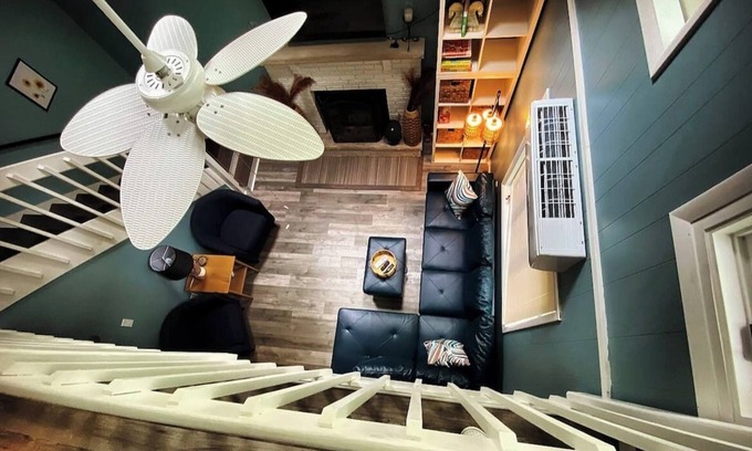 Hamlin Ski Chalet | Cozy 4-bedroom chalet in the Hideout with WiFi, AC