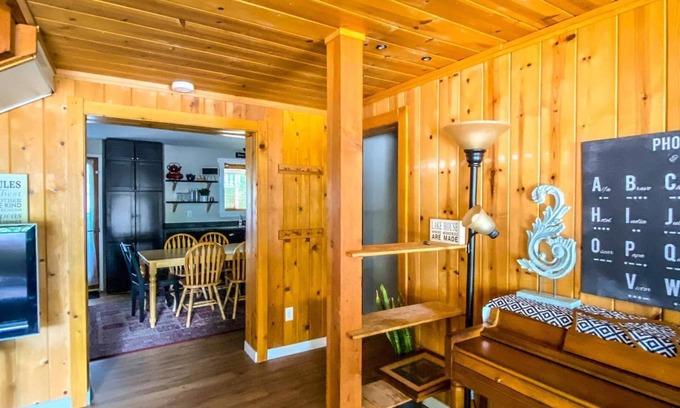 Wofford Heights Cabin | Cozy 4 Bedroom Cabin by the Lake