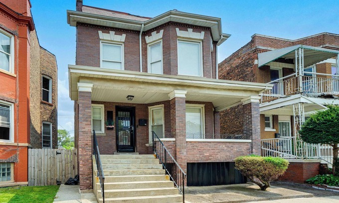 Greater Grand Crossing House | Cozy 4BR Home with Crib & Games, Nearby Sights