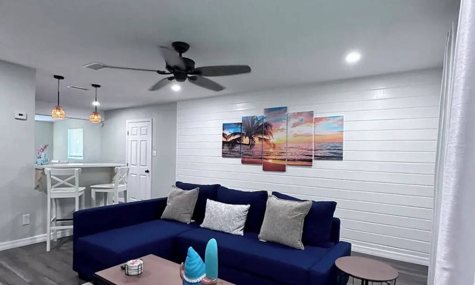 Holly Hill House | Cozy - 6 guest-Near the Beachn