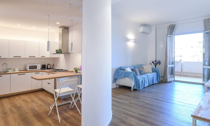 Quartiere XXXV Lido di Castel Fusano Apartment | Cozy 95sqm apartment with sea view terrace