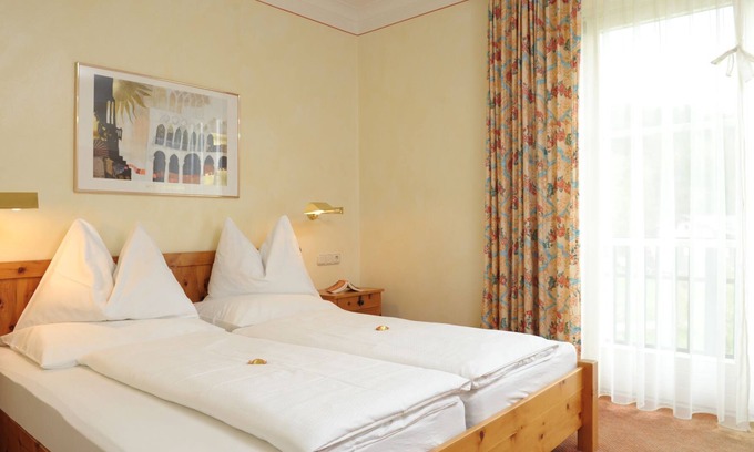 Poertschach am Woerthersee Apartment | cozy apartment 300 m to the Wörthersee with balcony and view