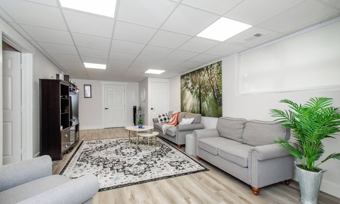 Buford House | Cozy Adventure Basement Getaway for Groups Sleeps 5