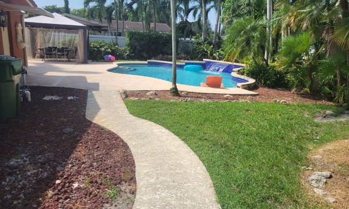 Pembroke Pines Apartment | Cozy and inviting Studio with Private entrance in charming Pembroke Pines