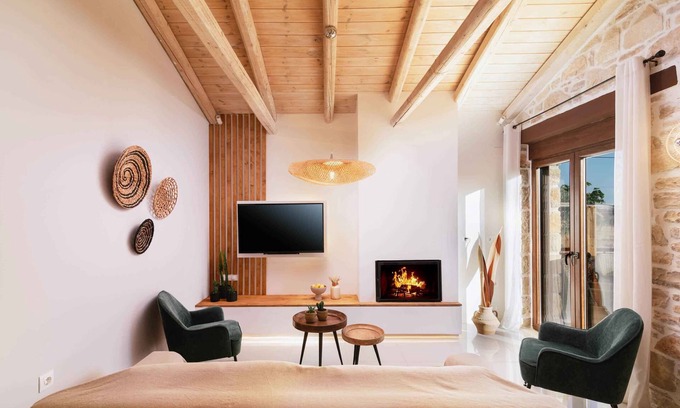 Kokinos Pirgos Villa | Cozy and luxurious house near the beach