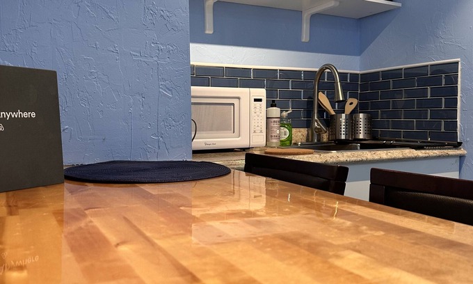 Sarasota Springs Apartment | Cozy and Private Studio Retreat near Downtown & Beaches