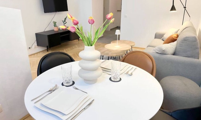 Meidling Apartment | Cozy and Stylish Flat Close to Schönbrunn Palace