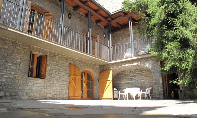 Biescas House | Cozy and sunny Casa Rural Biescas with chimineas,