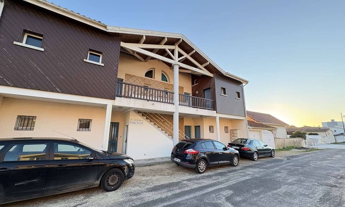 Biscarrosse Plage Apartment | Cozy apartment with terrace for 4 people in Biscarrosse Plage