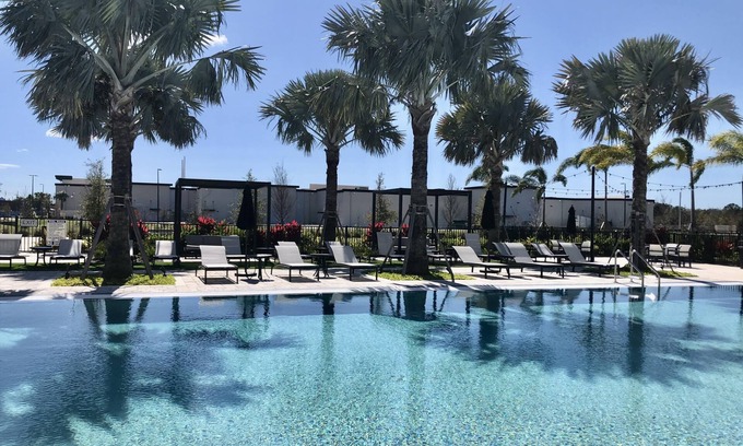 Lake Buena Vista Apartment | Cozy Apartment 10 Mins to Disney