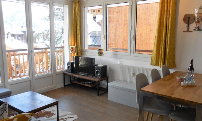 Les Deux Alpes Apartment | Cozy apartment 6 people, balcony, pets allowed, parking