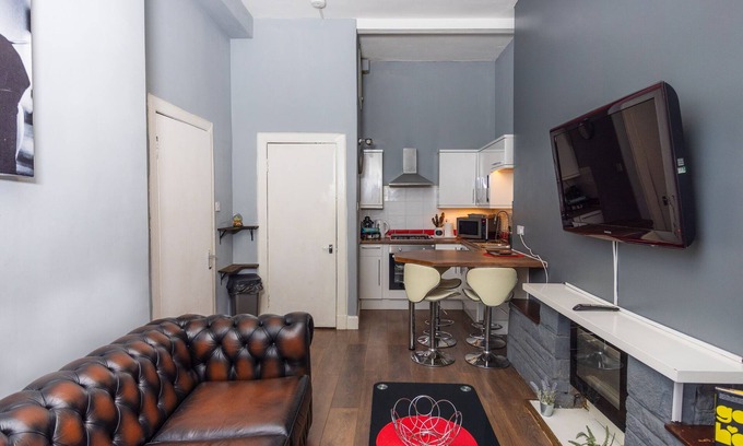 Gifford Apartment | Cozy Apartment by Holyrood Park and Palace!