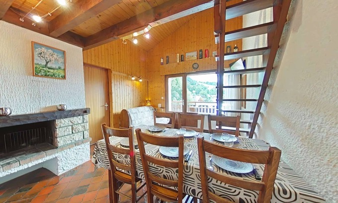 Le Chinaillon Apartment | Cozy apartment 7 sleeps, ski-in/ski-out, fireplace, parking