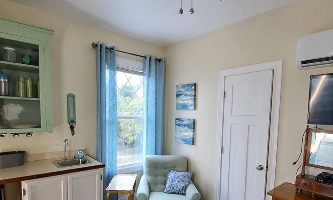 Florence Apartment | Cozy apartment in downtown revitalization district, close to medical facilities