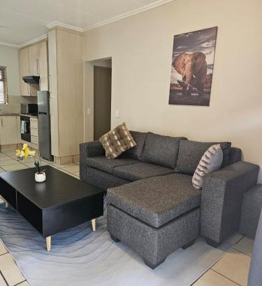 Lone Hill Apartment | Cozy Apartment In Fourways