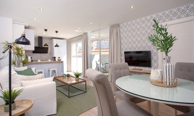 Ensanche Centro Apartment | Cozy apartment in Málaga Center. Duquesa de Parcent