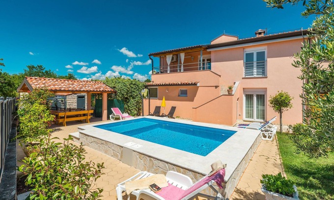 Zbandaj Apartment | Cozy apartment in Porec with WiFi