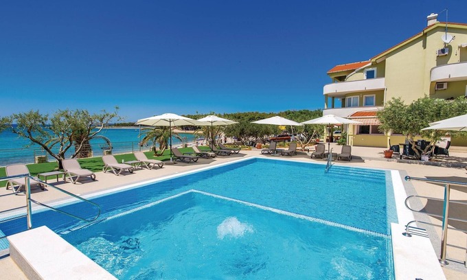 Povljana Apartment | Cozy apartment in Povljana with kitchen