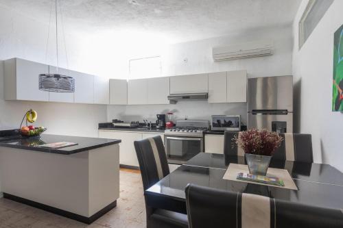 Colonia 5 de Diciembre Apartment | Cozy Apartment Near Malecon & Beach With Private Terrace