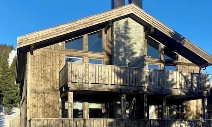 Ringsaker Apartment | Cozy apartment ski in/out, BBQ & Wifi Sjusjøen