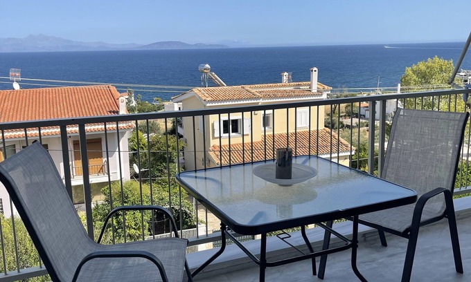 Rafina Apartment | Cozy apt. 5 minutes from Kokkino Limanaki beach and close to airport