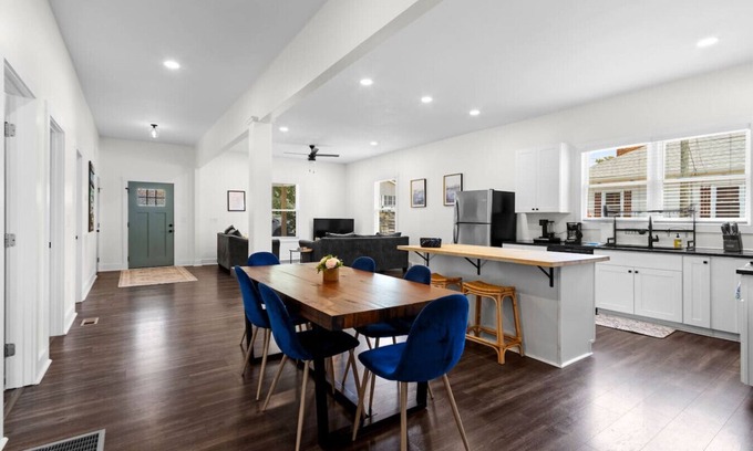 Judson House | ~Cozy Artsy~Home in West GVL + Pet Friendly + Desk