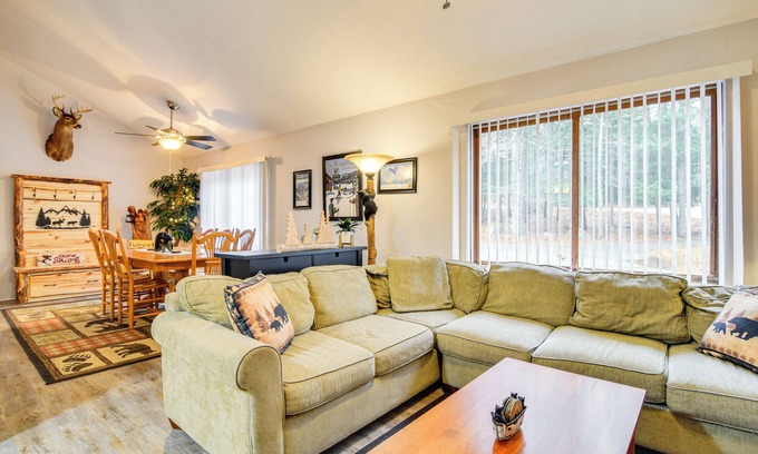 Bartlett Condo | Cozy Bartlett Condo w/Deck & Resort Amenities!