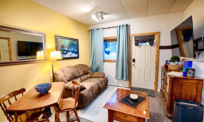Fairbanks Condo | Cozy Basement Apartment & Executive Retreat