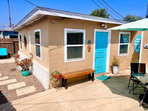 Pacific Beach Apartment | Cozy Beach Cottage with Bicycles