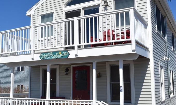 Newbury House | Cozy Beach House only a few steps to the beach