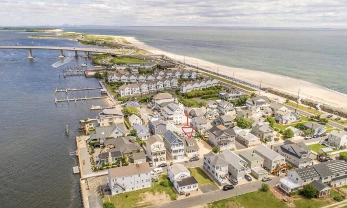 Fort Hancock House | Cozy beach house with yard and parking