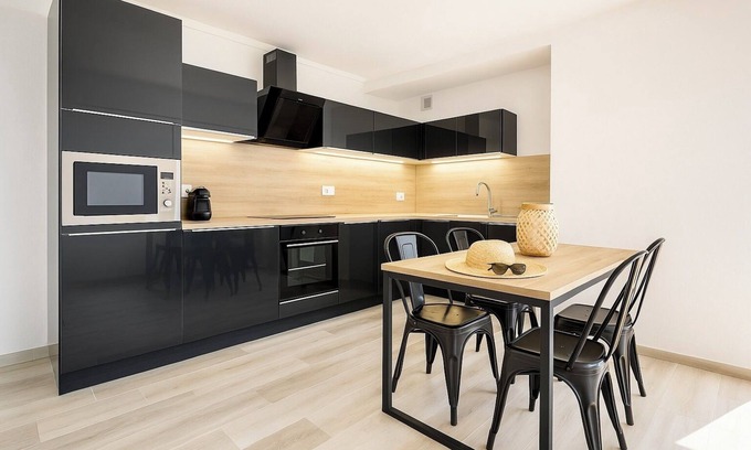 La Jetee Apartment | Cozy Beachside Stay – A/C, Wi-Fi, Comfort & Calm