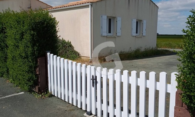 La Tranche-sur-Mer House | Cozy Beachside Home for 4 Near Rocher Beach, La Tranche-sur-Mer