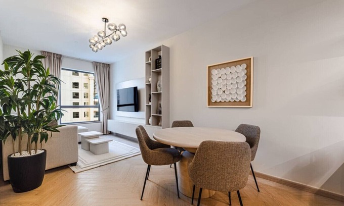 Dubai Marina Apartment | Cozy Beachside 1-bedroom in Murjan