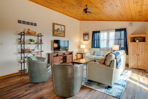 Bixby House | Cozy Belgrade Cottage with Wood-Burning Stove!