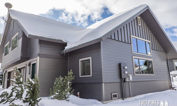 Big Horn Condo | Cozy Big Horn Home Walking Distance to Big Sky Resort | Ski-In/Out | Fireplace