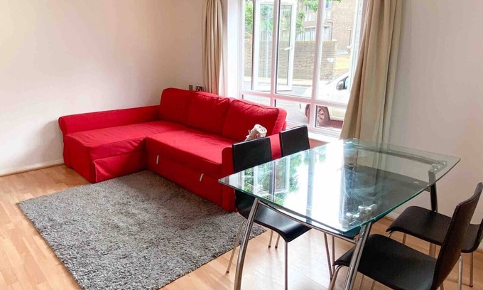 Riverside Apartment | Cozy Bright Cute flat next to Bermondsey station