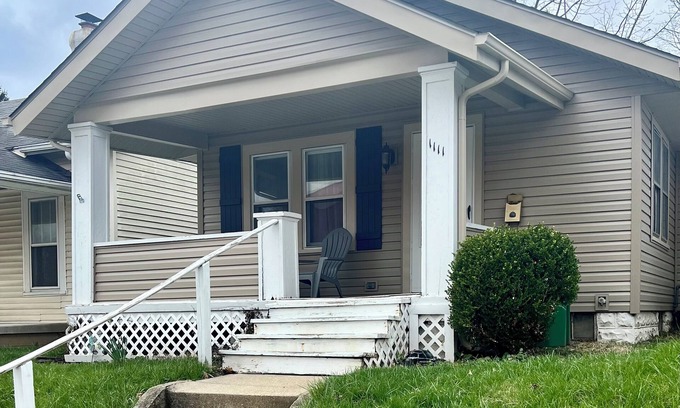 Springfield House | Cozy Bungalow near downtown and Wittenberg