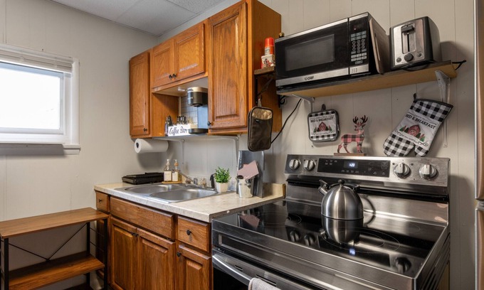 Palmerton House | Cozy Bungalow tucked in Blue Mountain foothills