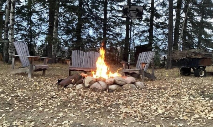 Clearwater County Cabin | Cozy country log cabin Art/Spa Getaway