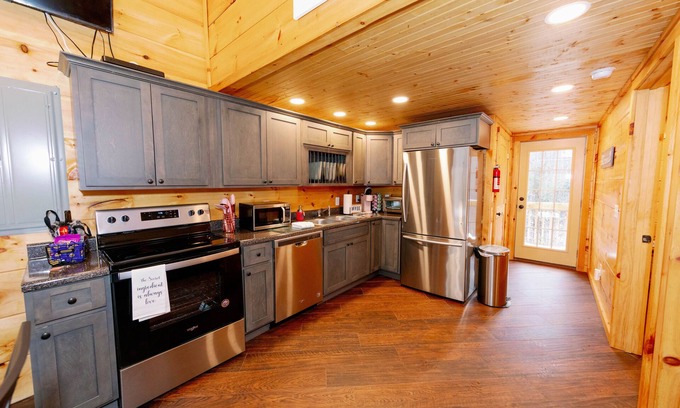 Roan Mountain Cabin | Cozy Cabin #3 - 4 Wheel Drive Needed During Winter