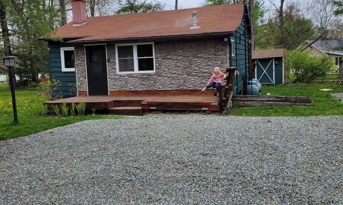 Greentown Cabin | Cozy cabin at Promised Land State Park. Pet-Friendly.