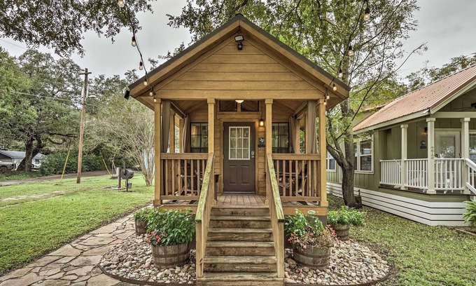 Staples Cabin | Cozy Cabin - by Austin & San Marcos River!
