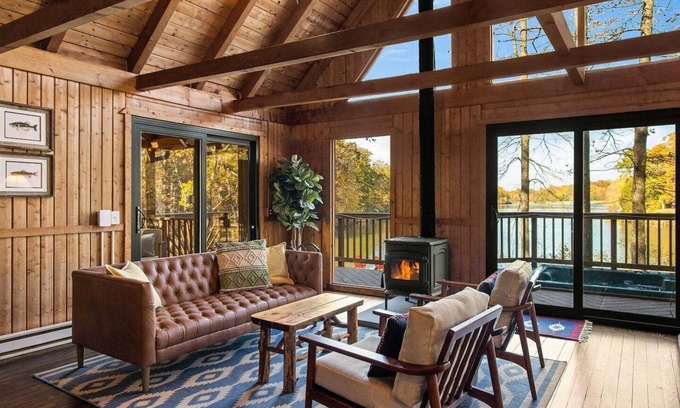 Kabletown Cabin | Cozy Cabin Hidden Away on a Lake!