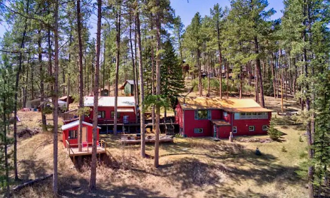 Rapid City Cabin | Cozy cabin in the Black Hills. Pet friendly!