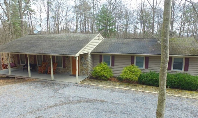 Warfordsburg Cabin | Cozy Cabin in the Woods, with a wood FIREPLACE, hiking, outdoor KIDS PLAY SET!